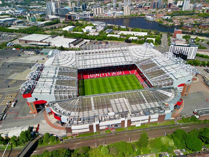 Fernandes Inspires Manchester United to Victory in Dramatic Clash with Sheffield United